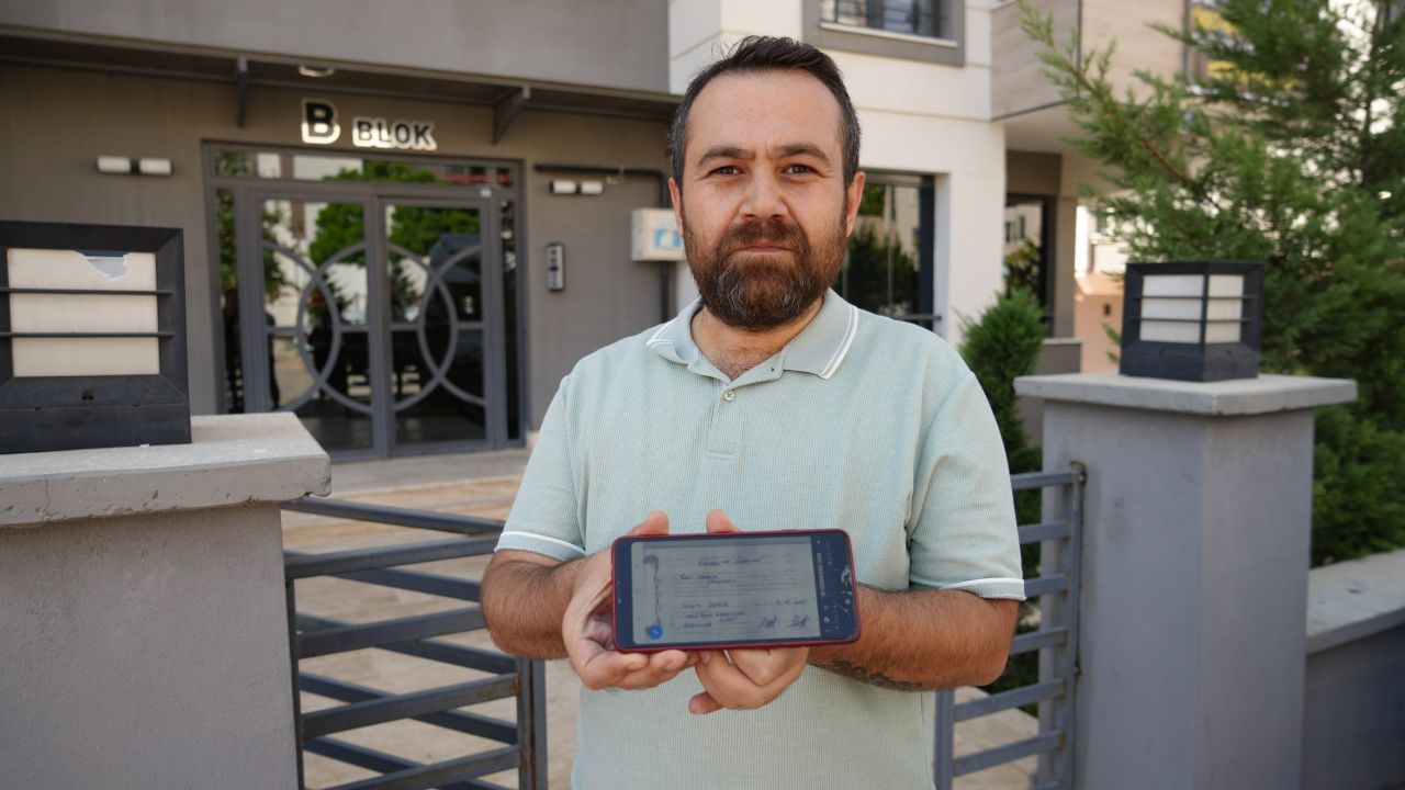 Ev sahibinden kiracısına akılalmaz kumpas! İsyan etti balkonuna pankart astı 3