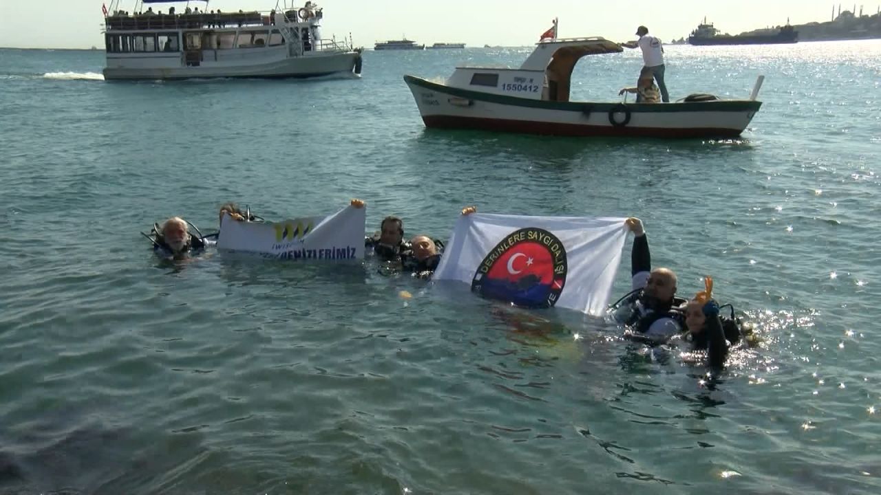İstanbul'da deniz temizliği! Çöplerin arasından tarihi eser çıktı! 6