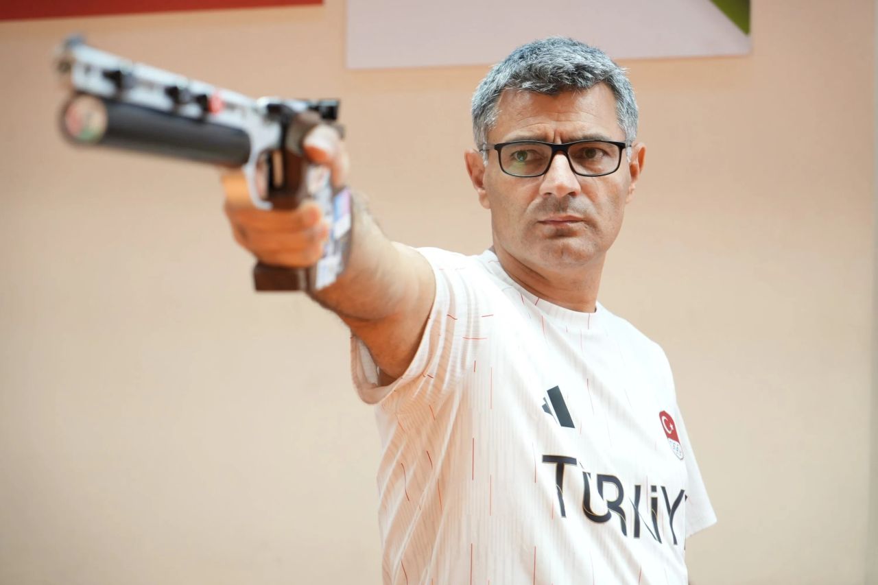 Yusuf Dikeç, annesiyle ilgili çirkin yorumlara Atatürk'ü hatırlatarak tepki gösterdi! "Annesini sevmeyen ülkesini de sevemez" 3