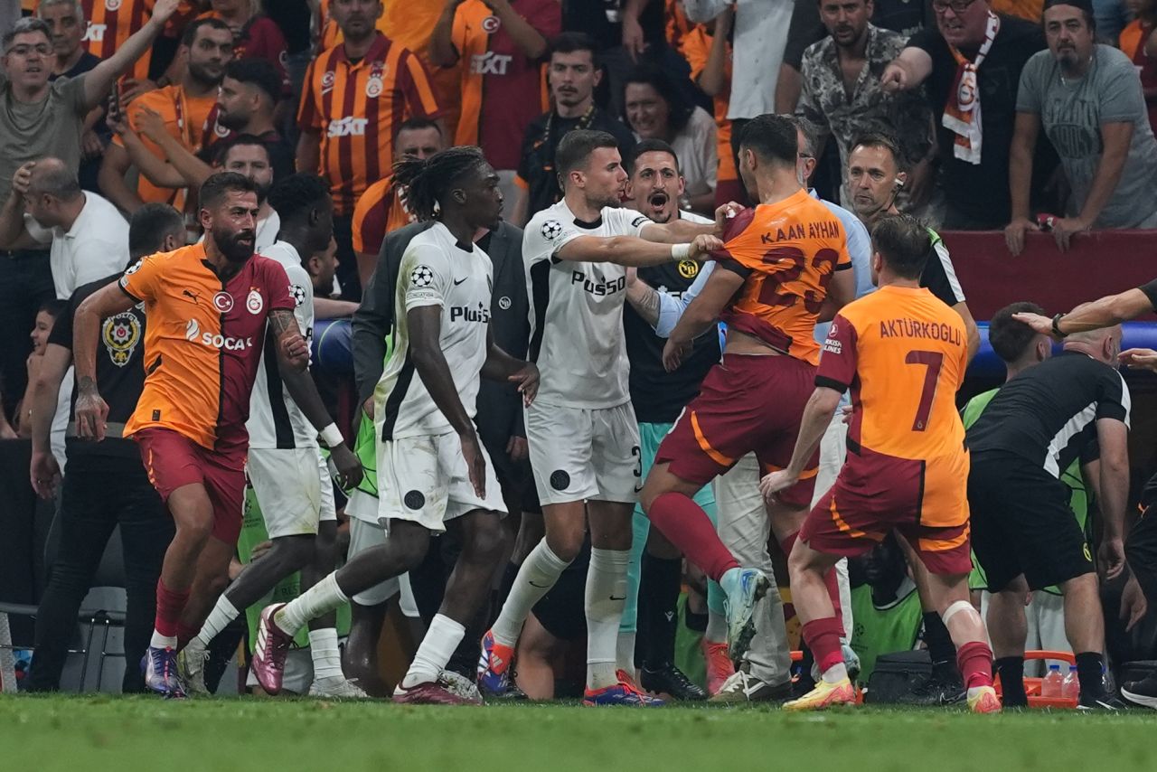 Young Boys maçından sonra Okan Buruk’a tepkiler çığ gibi büyüdü! İstifa çağrısı olay oldu 9