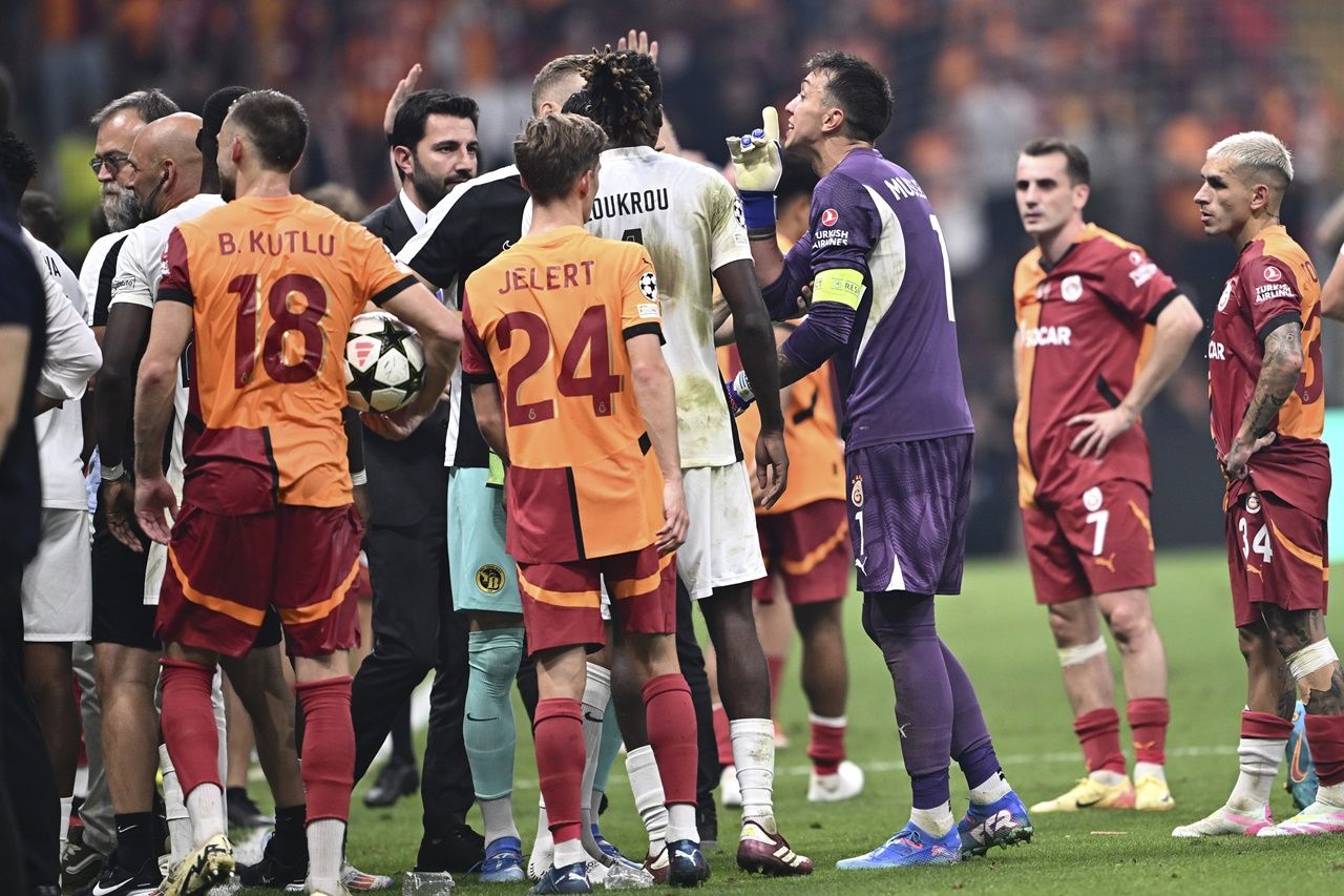 Galatasaray'da Okan Buruk'tan Young Boys maçı sonrası Fenerbahçe itirafı! 8