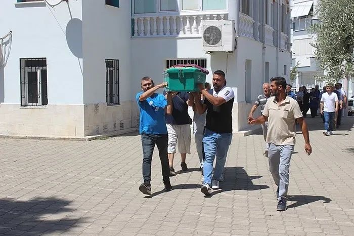 Cani babanın öldürdüğü 3 kardeş toprağa verildi... Acılı annenin feryadı yürekleri yaktı: Hanginize yanayım... 6