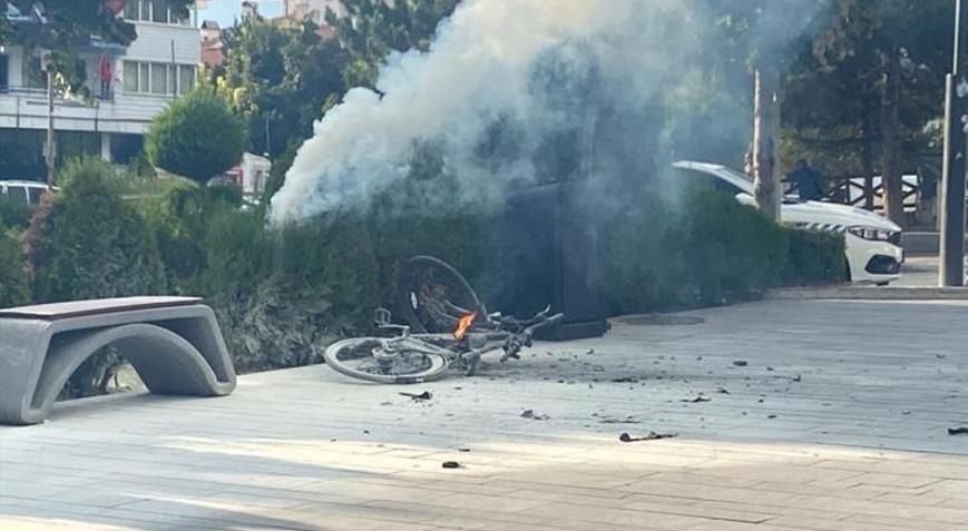 Bisikletin aküsü bomba gibi patladı! O anlar kameralara böyle yansıdı 1