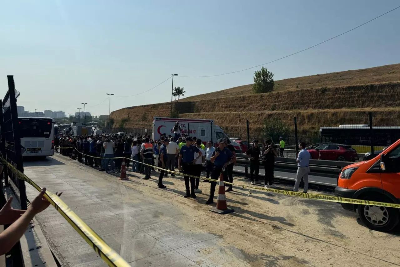 Sefaköy'de 1 kişinin öldüğü metrobüs kazasında şoförün ifadesi ortaya çıktı: Frene bastım ama tutmadı! 3