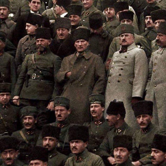 Ünlü isimlerden 30 Ağustos Zafer Bayramı paylaşımları 1