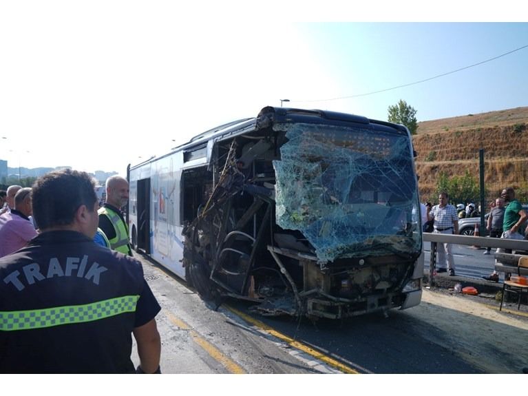 Küçükçekmece'deki metrobüs kazasıyla ilgili yeni gelişme! 5 kişi için tutuklama talebi 1