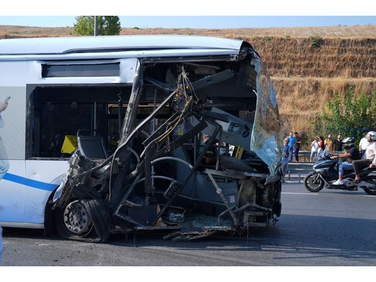 Küçükçekmece'deki metrobüs kazasıyla ilgili yeni gelişme! 5 kişi için tutuklama talebi 2
