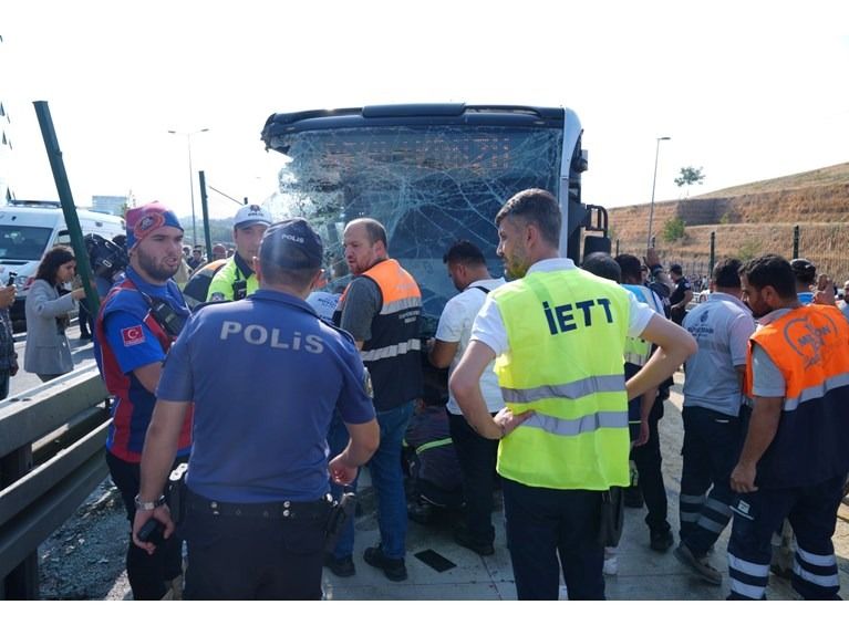 Küçükçekmece'deki metrobüs kazasıyla ilgili yeni gelişme! 5 kişi için tutuklama talebi 4