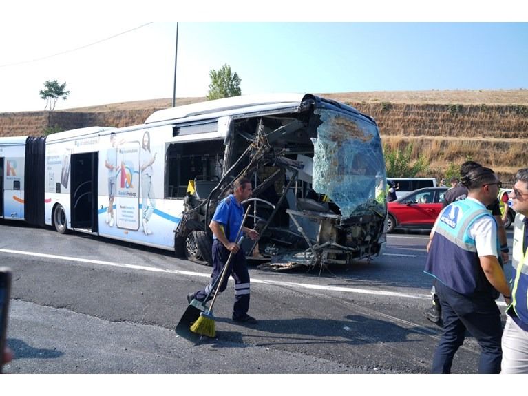 Küçükçekmece'deki metrobüs kazasıyla ilgili yeni gelişme! 5 kişi için tutuklama talebi 6