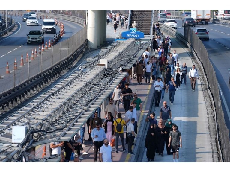 Küçükçekmece'deki metrobüs kazasıyla ilgili yeni gelişme! 5 kişi için tutuklama talebi 8