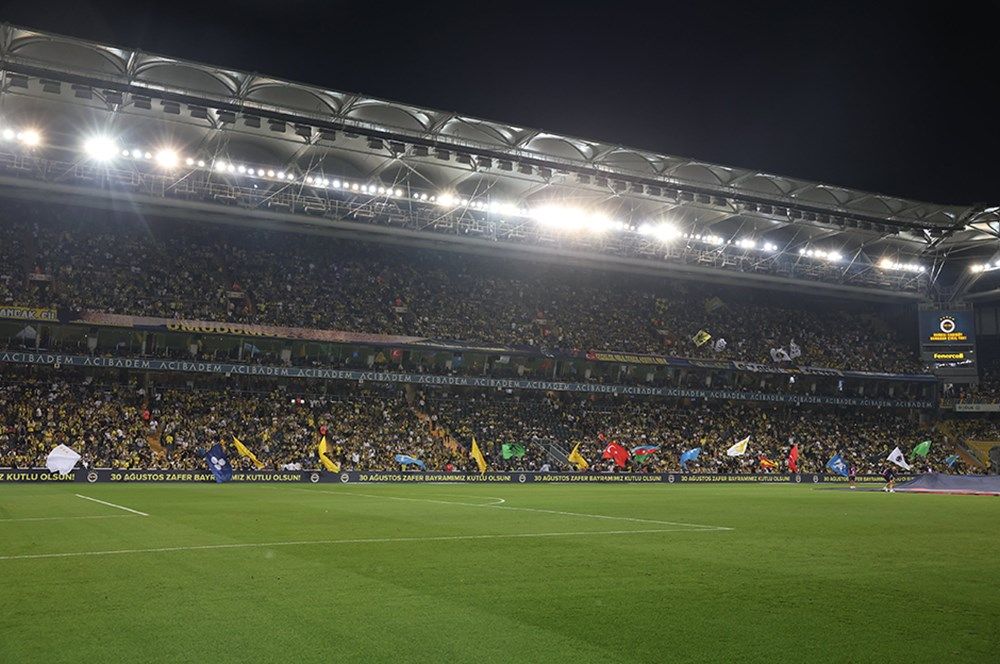 Fenerbahçeli taraftarlardan 30 Ağustos'a özel koreografi! 1