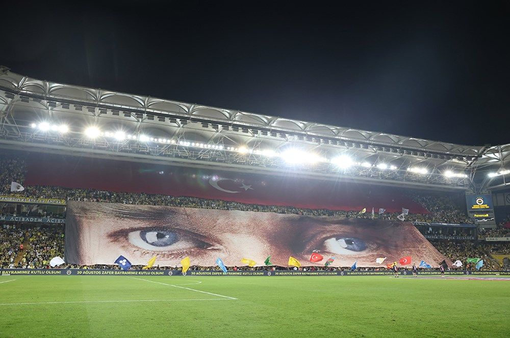 Fenerbahçeli taraftarlardan 30 Ağustos'a özel koreografi! 3