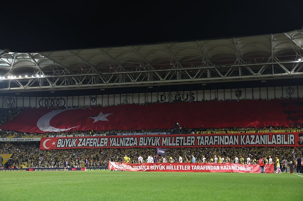 Fenerbahçeli taraftarlardan 30 Ağustos'a özel koreografi! 5