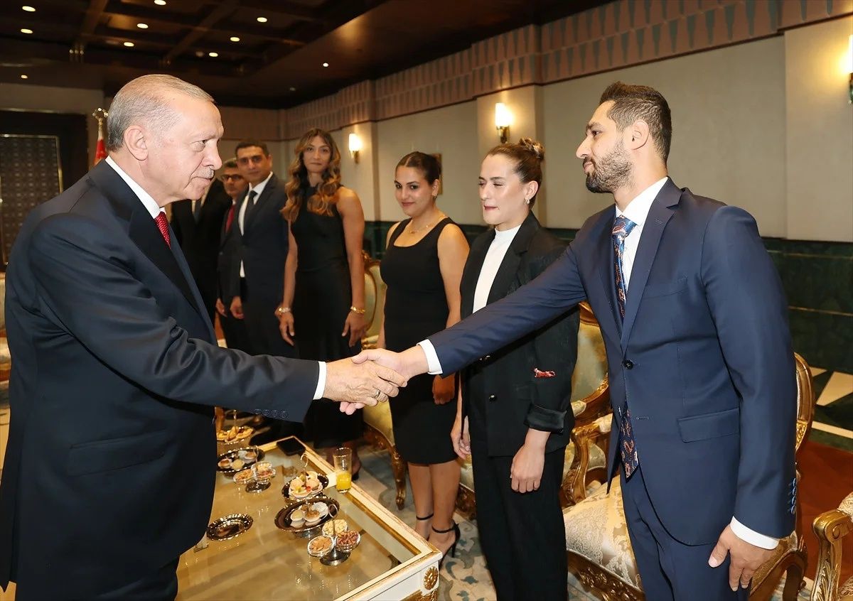 Külliye'de sürpriz kabul! Cumhurbaşkanı Erdoğan olimpiyatlarda derece alan sporcularımız ve askerlerimizle bir araya geldi 5
