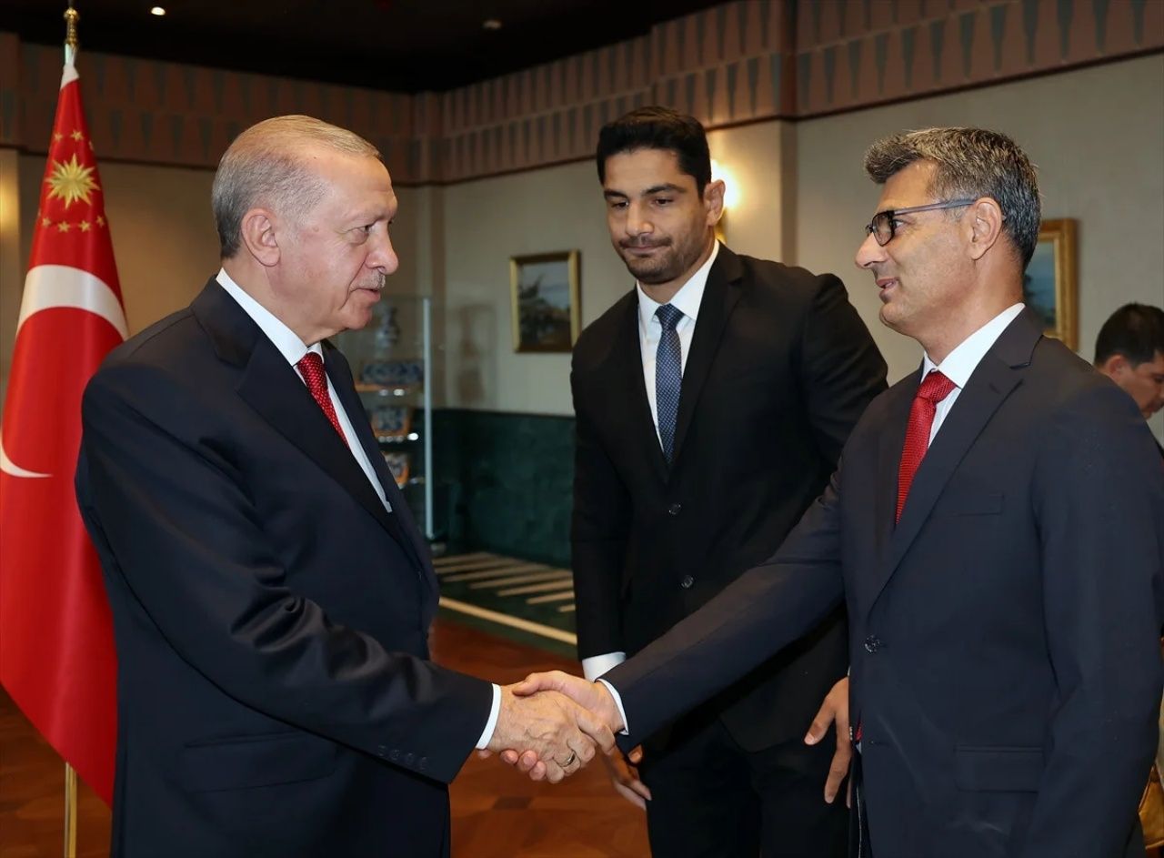 Külliye'de sürpriz kabul! Cumhurbaşkanı Erdoğan olimpiyatlarda derece alan sporcularımız ve askerlerimizle bir araya geldi 1