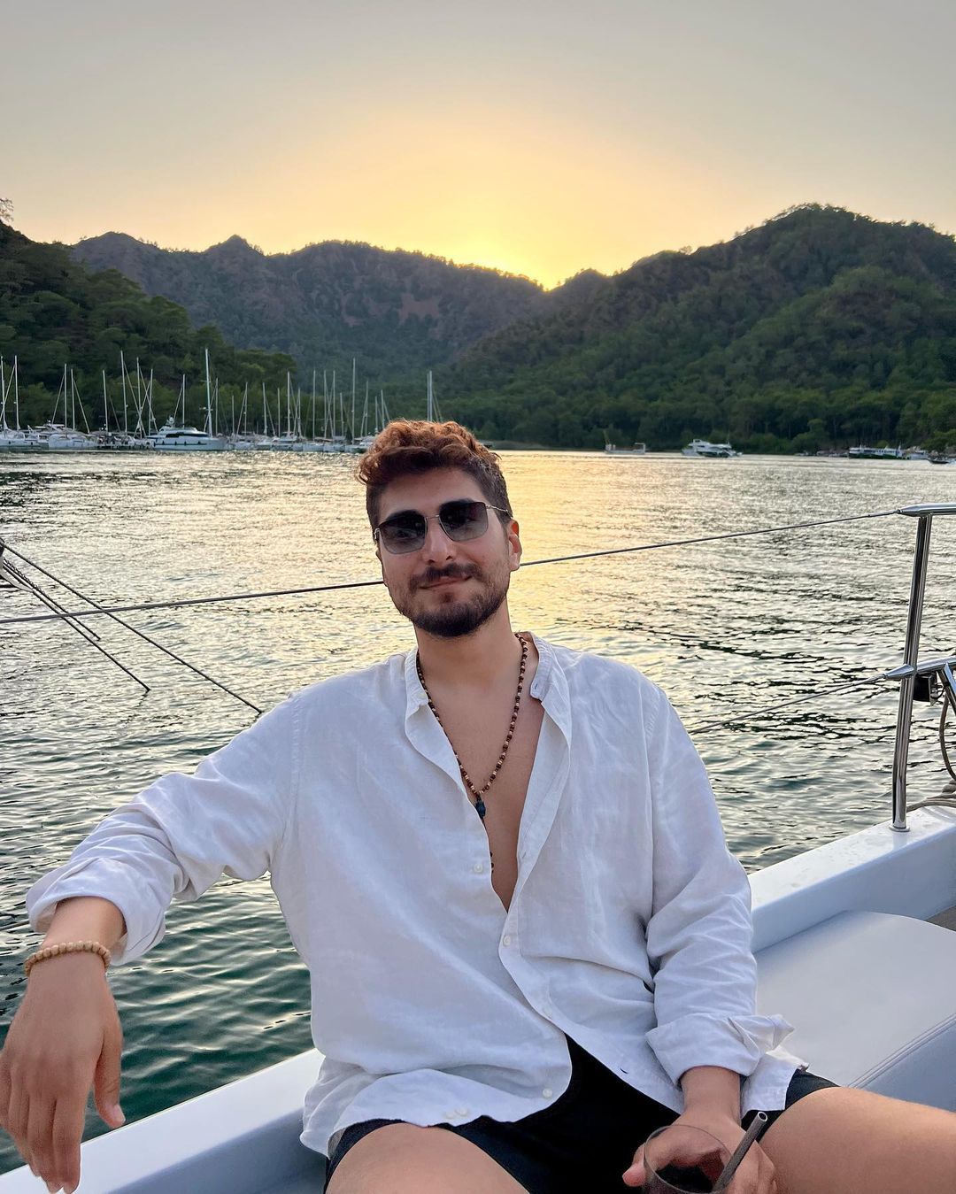 Kızılcık Şerbeti'nin Doğa'sı Sıla Türkoğlu, yeni sevgilisiyle ilk kez Mardin'deki bir düğünde görüntülendi! 6