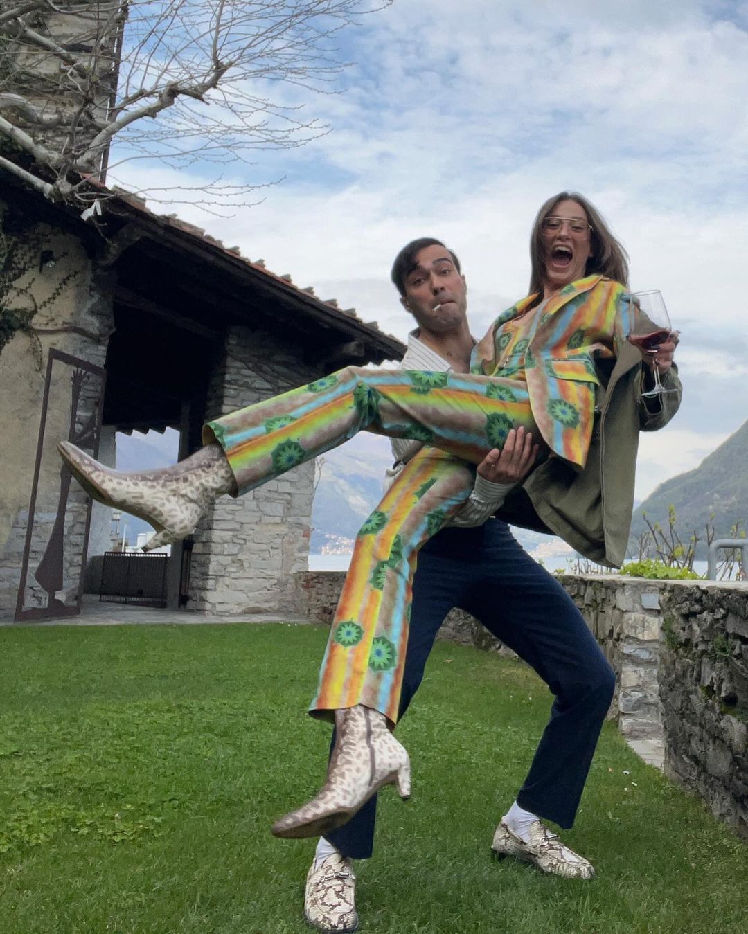 Serenay Sarıkaya ve Mert Demir çiftinden ilk fotoğraf geldi! 6