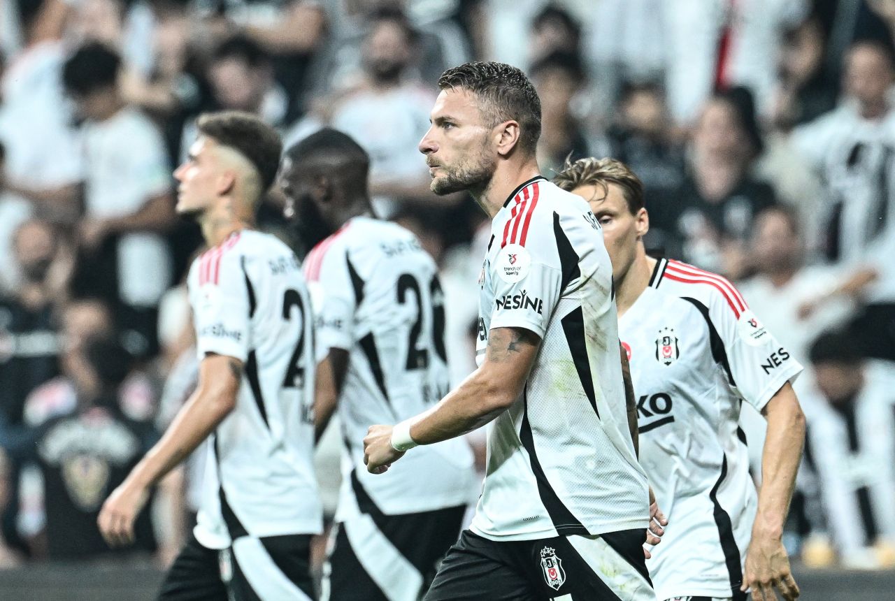 Ahmet Çakar: “Beşiktaş’ta Ciro Immobile kırmızı kartla atılmalıydı! Sivaslı rakibine tokat attı, boynuna ve ensesine vurdu! Hakem görüyor ama oyundan atamıyor” 5