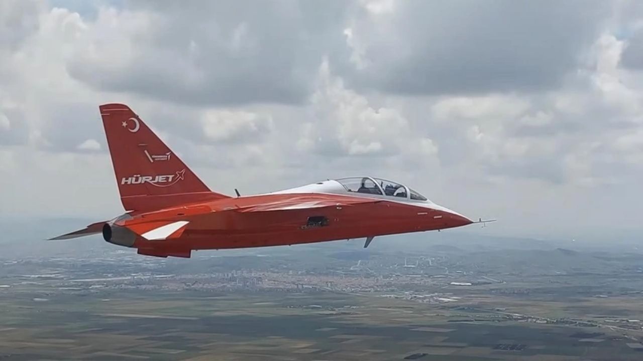 Türk Yıldızı HÜRJET Mısır semalarında nefes kesecek! Fuarın son günü piramitlerin üzerinden uçacak 2