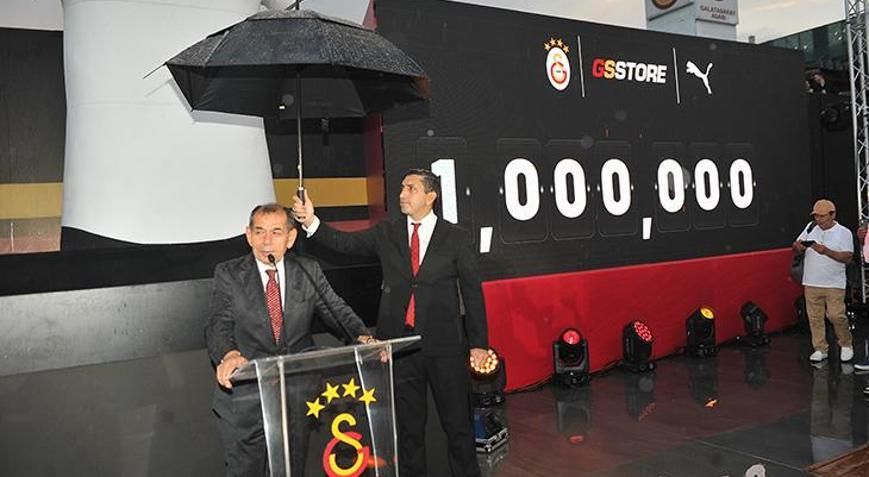 Galatasaray'da tarihi anlaşma devreye giriyor! Victor Osimhen'i alan Cimbom 40 milyon euroluk gelirin daha sahibi olacak: Taraftarlar formalara akın etmeye başladı! İşte satılan forma sayısı 6
