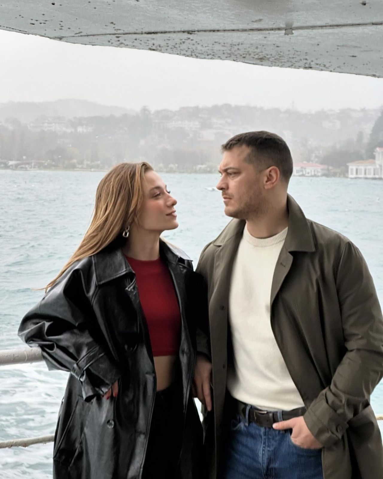 Aşk söylentileri doğru çıktı! Çağatay Ulusoy, gönlünü ünlü oyuncuya kaptırdı 1