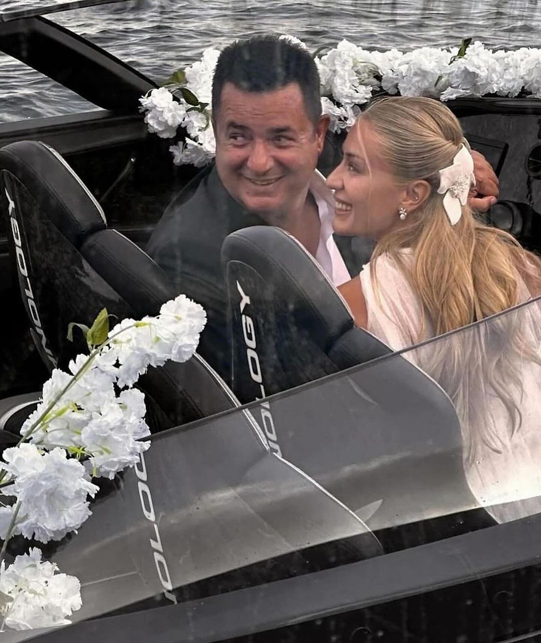 Gözler onları aradı! Seda Sayan ve Hadise, Acun Ilıcalı'yı düğününde yalnız bıraktı 4