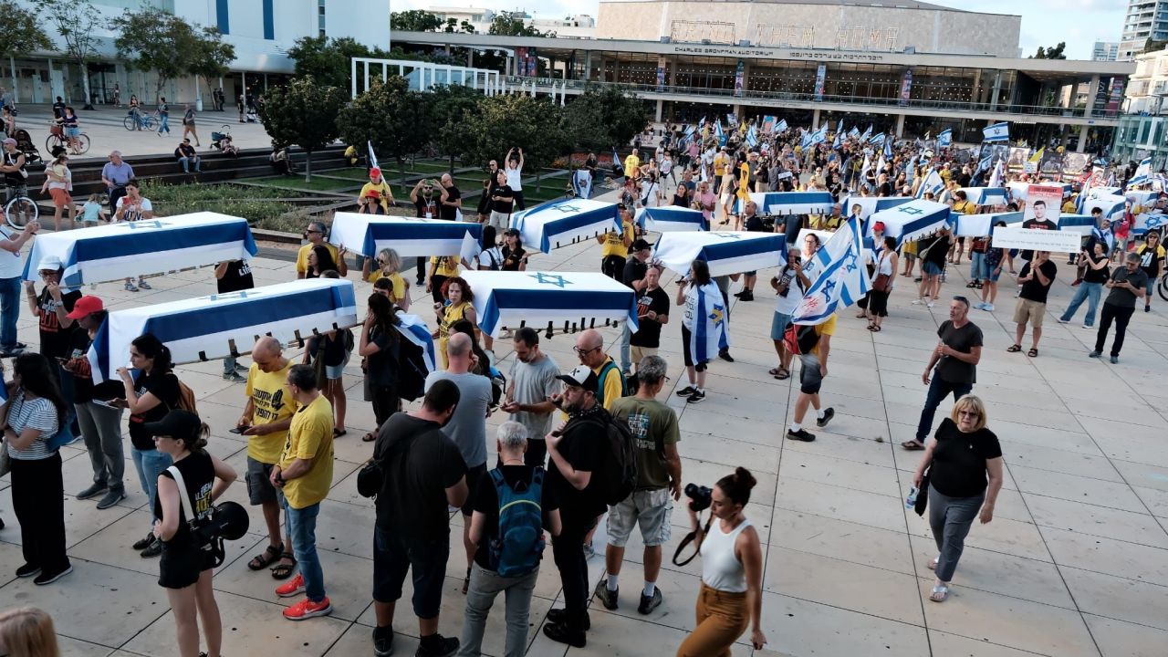Tel Aviv’de hükümet karşıtı protestolar 5’inci gününde: Terörist ilan ettiler! 4