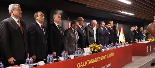 Galatasaray'daki tarihi toplantının şok eden detayları ortaya çıktı! Dursun Özbek ve yönetimi seçime çağırdılar: "Yönetim karaborsa olayının üstünü kapatmaya çalışıyor" 1