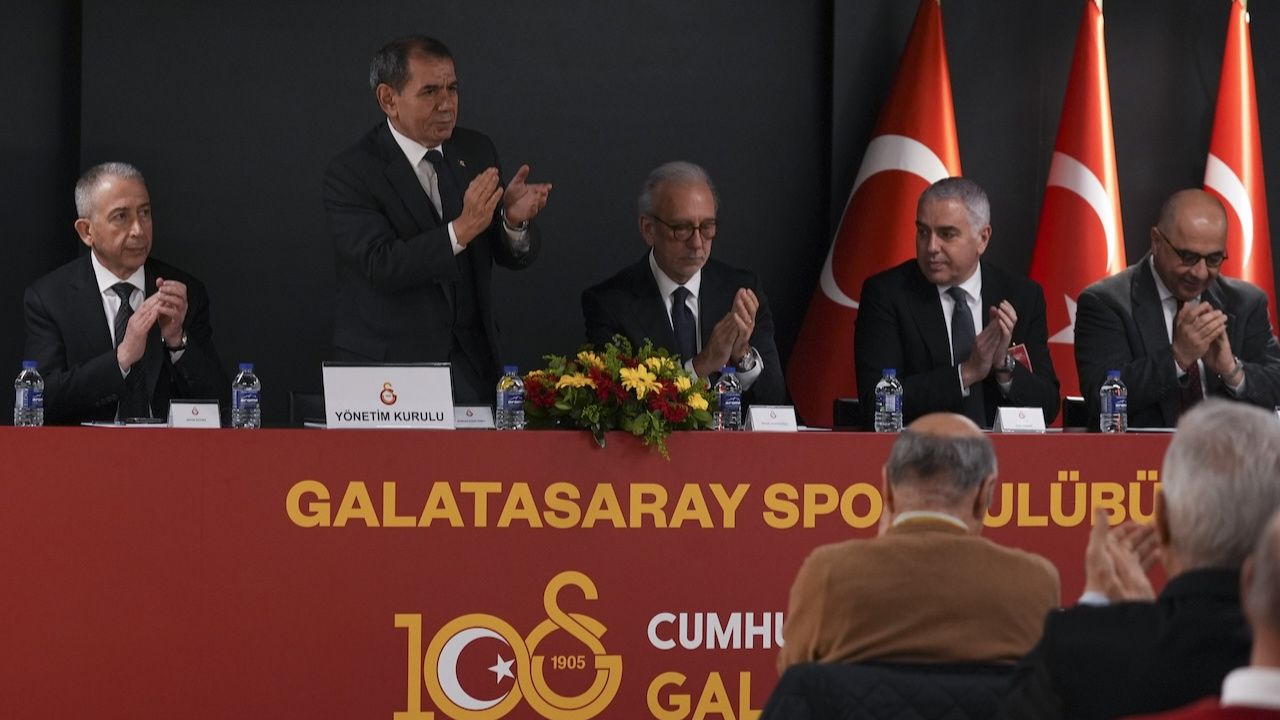 Galatasaray'daki tarihi toplantının şok eden detayları ortaya çıktı! Dursun Özbek ve yönetimi seçime çağırdılar: "Yönetim karaborsa olayının üstünü kapatmaya çalışıyor" 2