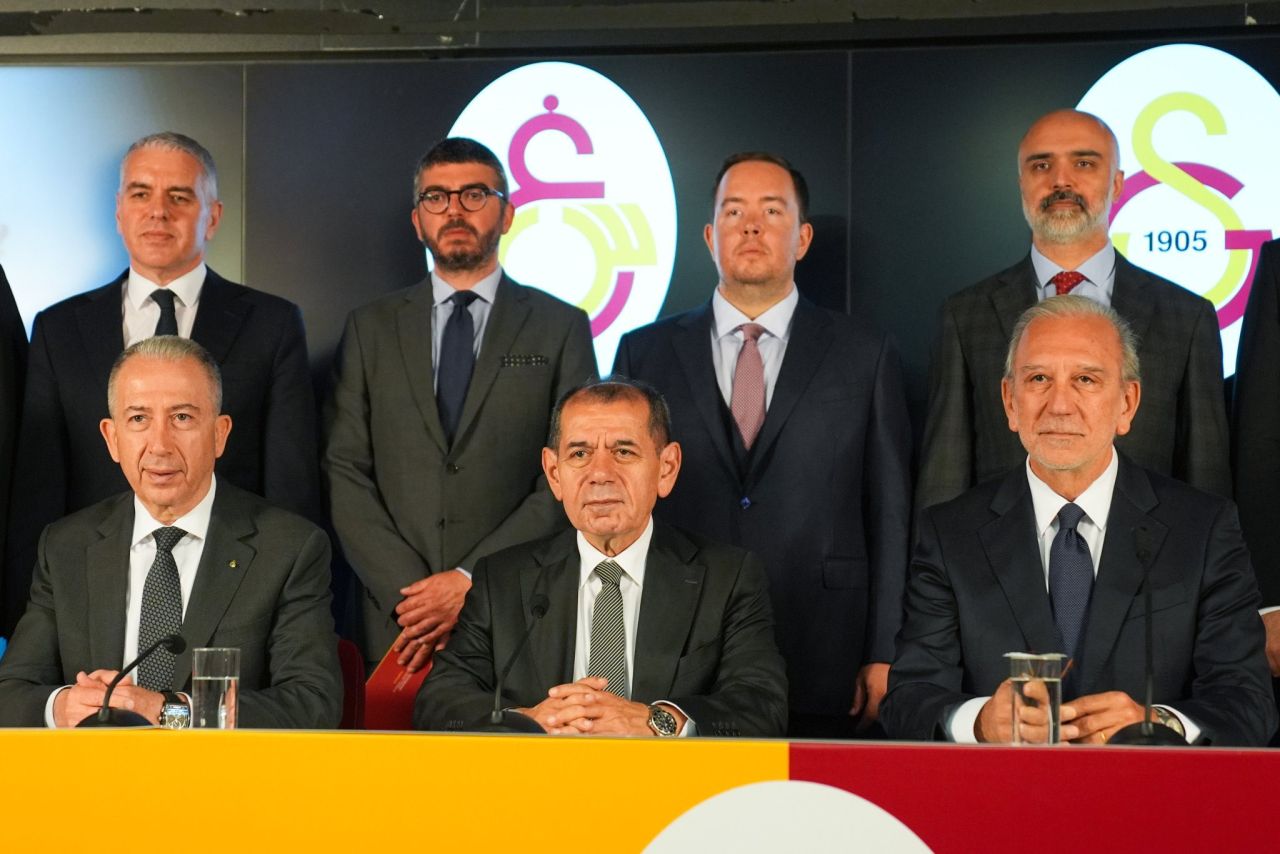 Galatasaray'daki tarihi toplantının şok eden detayları ortaya çıktı! Dursun Özbek ve yönetimi seçime çağırdılar: "Yönetim karaborsa olayının üstünü kapatmaya çalışıyor" 3