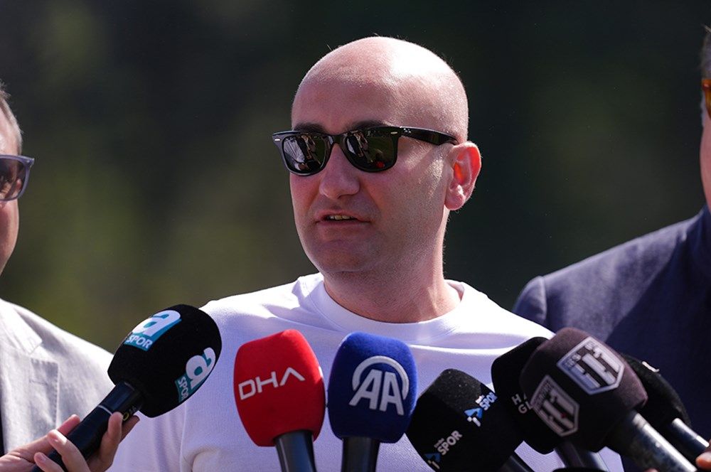 Beşiktaş'ta herkesi şaşkına çeviren olay ilk kez açıklandı: "Arabistan kulübü ile anlaştık, uçağa binmedi. Eyüpspor’la anlaştık, tesislerin arka kapısından kaçmış" 1