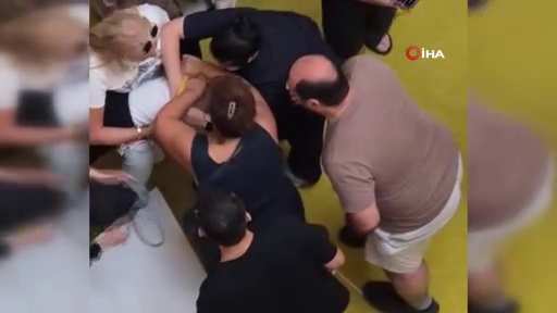 Marmara Forum AVM'de korkutan anlar! Vatandaşlar seferber oldu! 10
