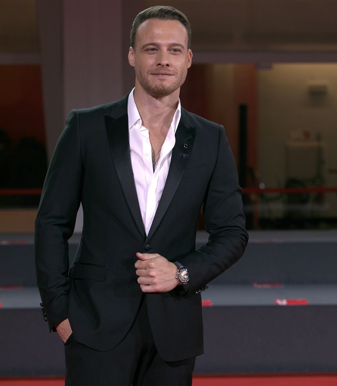 Hadise ve Kerem Bürsin’in Venedik Film Festivali’ndeki fotoğraflarının prodüksiyon olduğu ortaya çıktı! 5