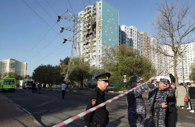 Ukrayna'dan Rusya'nın başkentine saldırı! Ölü ve yaralılar var... Uçuşlar askıya alındı! 3