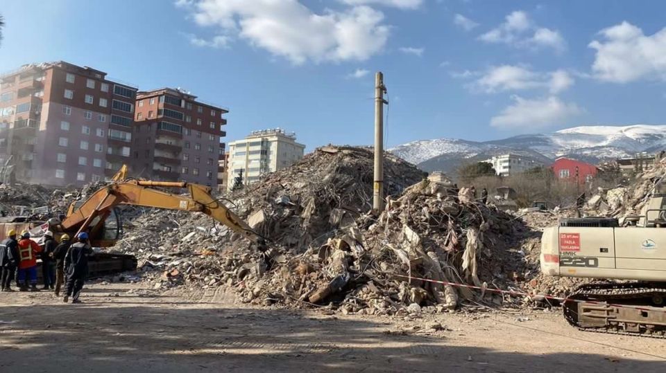 Palmiye Sitesi müteahhit Ali Babaoğlu'nun 5 binası daha yıkılmış! Evleri 273 kişiye mezar oldu 1