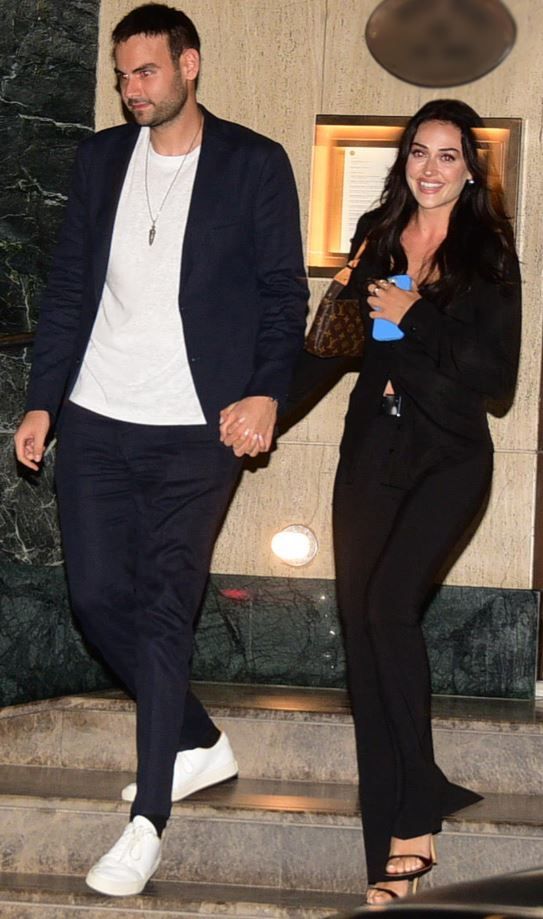 Esra Bilgiç ve Faruk Sabancı ilk kez el ele görüntülendi 3
