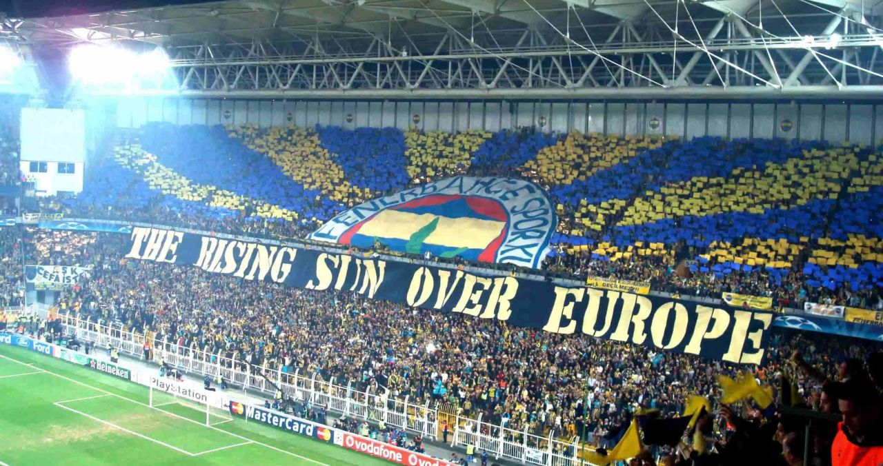 Galatasaray'dan Fenerbahçe'ye büyük fark! Avrupa'da en fazla seyirciye oynayan takımlar listesi açıklandı: Fenerbahçe ve Beşiktaş geride kaldı 18