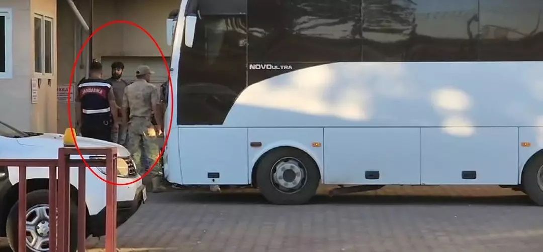 Narin Güran cinayetinde tutuklu sayısı 10'a yükseldi! Aralarında annesi ve ağabeyi de var... Elleri kelepçeli görüntülendiler 5