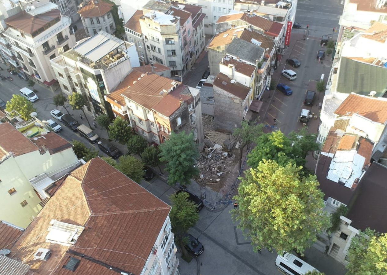 Fatih'te çöken binanın ardından çevredeki tarihi binalar boşaltıldı 5