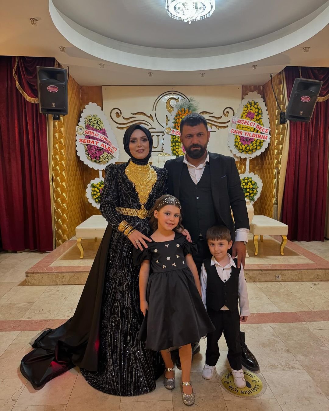Dolandırıcılık iddiasıyla gündeme gelmişti! Dilan Polat'ın fenomen arkadaşı Nevra Bilem, kilolarca altınla gösteriş yaptı 2