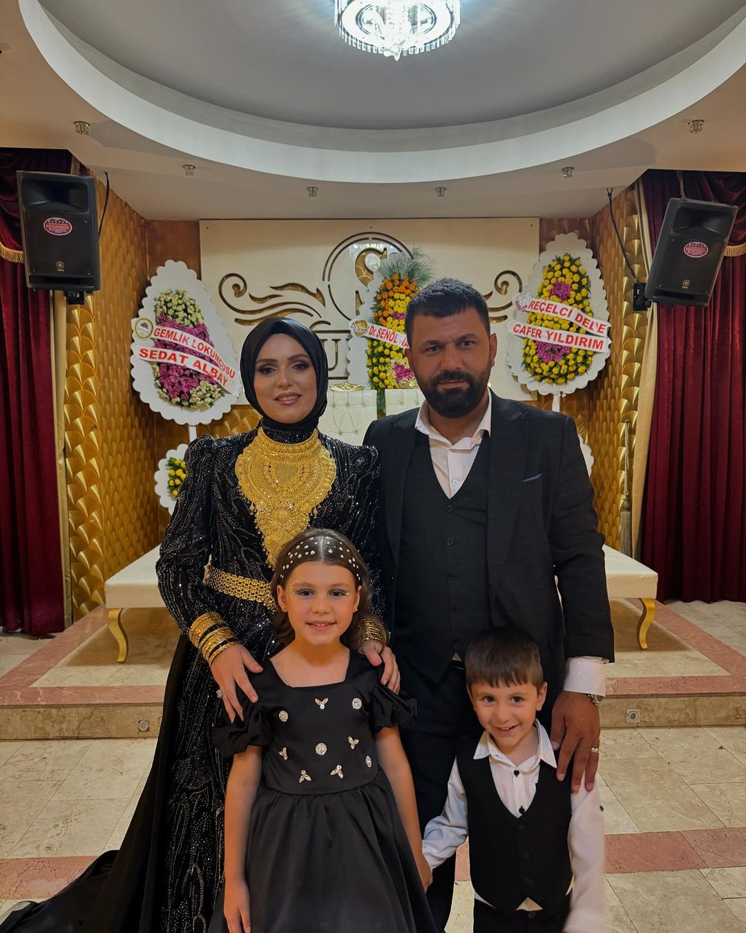 Dolandırıcılık iddiasıyla gündeme gelmişti! Dilan Polat'ın fenomen arkadaşı Nevra Bilem, kilolarca altınla gösteriş yaptı 4
