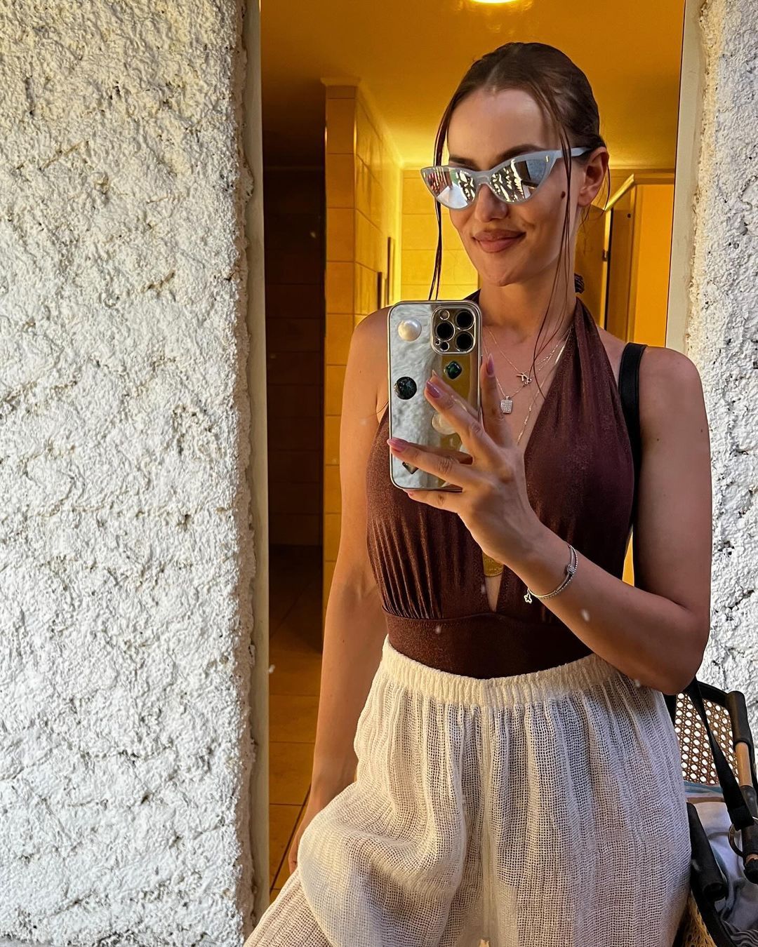 Fahriye Evcen'den yaza veda paylaşımı! Pozlarıyla büyüledi 16