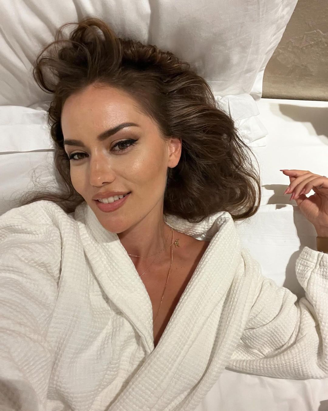 Fahriye Evcen'den yaza veda paylaşımı! Pozlarıyla büyüledi 18