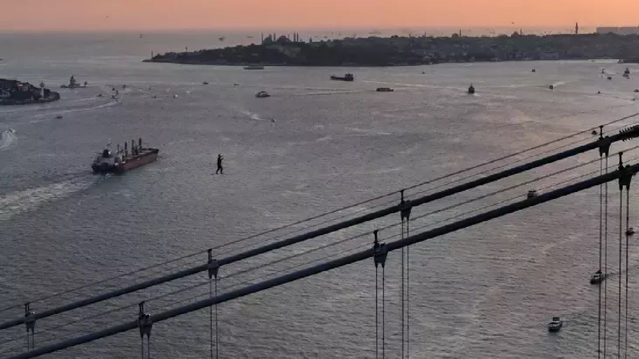 15 Temmuz Köprüsü'nde inanılmaz performans: Asya'dan Avrupa'ya ip üzerinde yürüyüş! 3