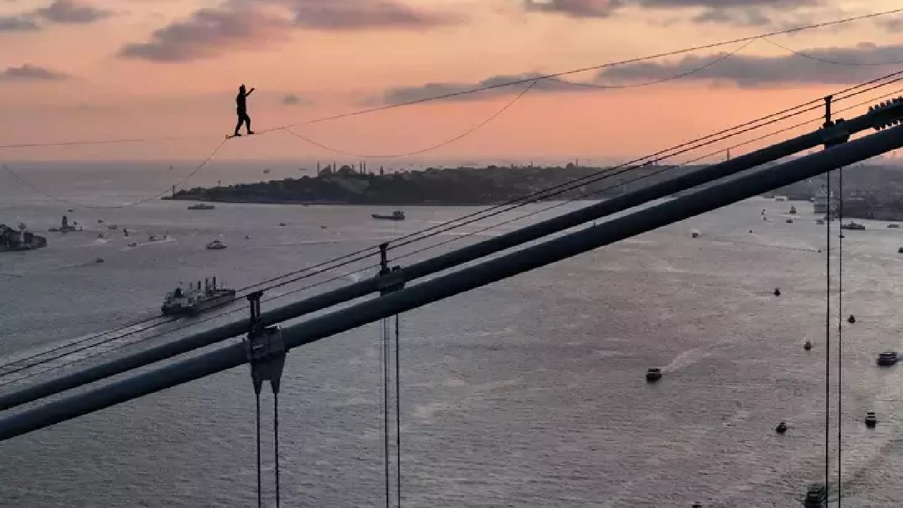 15 Temmuz Köprüsü'nde inanılmaz performans: Asya'dan Avrupa'ya ip üzerinde yürüyüş! 4