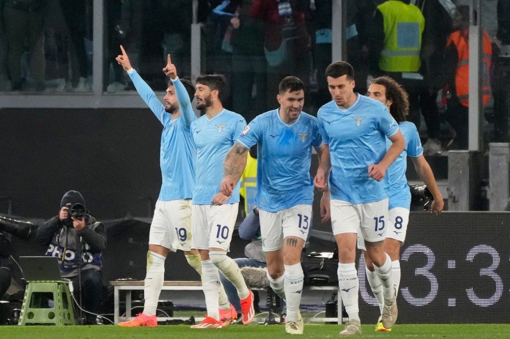 Galatasaray UEFA Avrupa Ligi'nde çeyrek finalde! Fenerbahçe ve Beşiktaş taraftarını kahreden haber geldi: Kupanın favorilerinden biri Cimbom oldu 6
