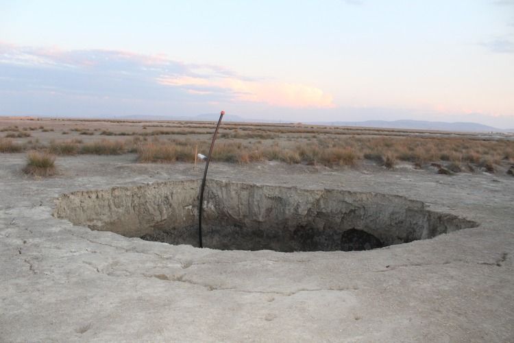 Afyonkarahisar'da 10 metre çapında 4 metre derinliğinde obruk oluştu 1