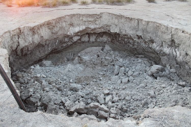 Afyonkarahisar'da 10 metre çapında 4 metre derinliğinde obruk oluştu 3