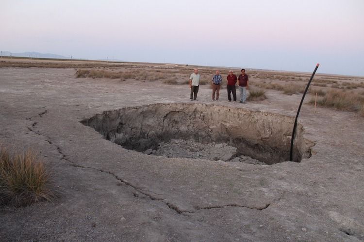 Afyonkarahisar'da 10 metre çapında 4 metre derinliğinde obruk oluştu 4