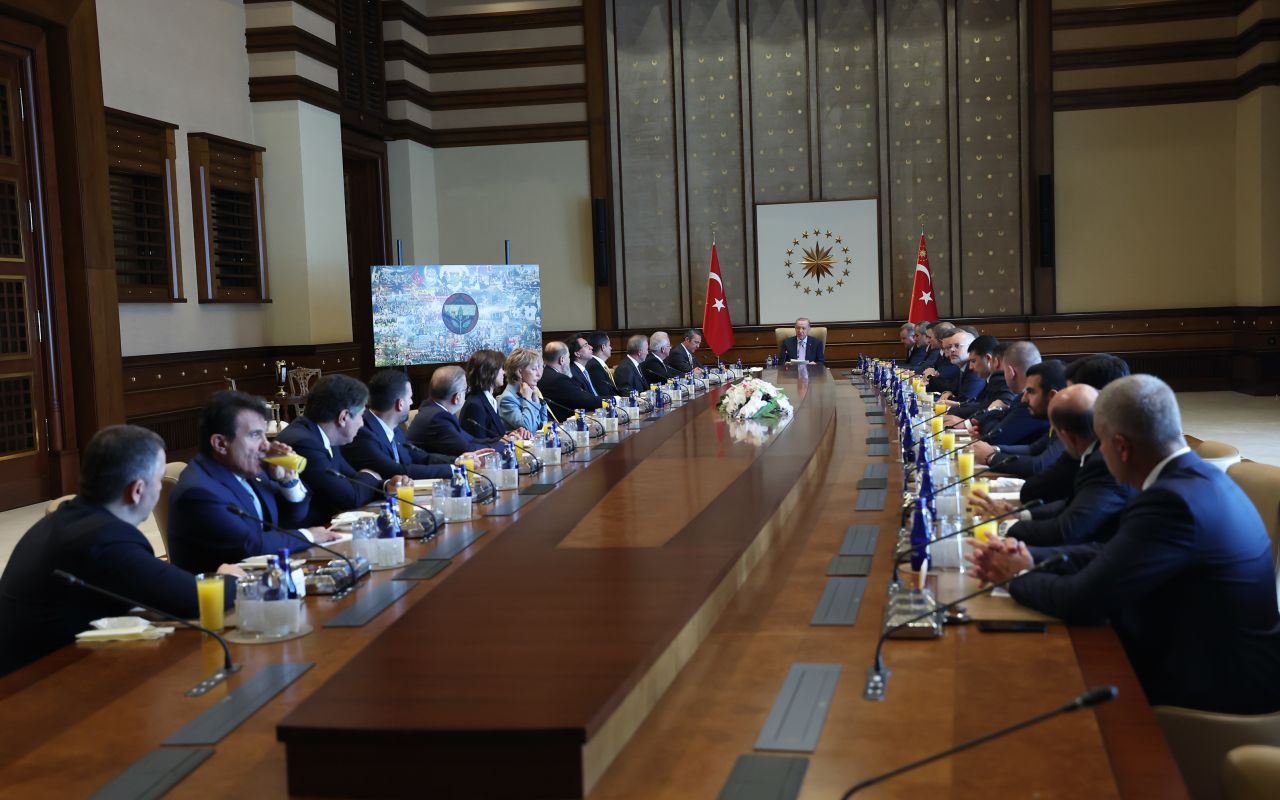 Fenerbahçe yönetimi tam kadro külliyede: Cumhurbaşkanı Erdoğan'dan görüşmede "Futbol kalitesi" vurgusu 8